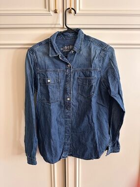 GAP 1969 Denim Shirt in Dark Blue with Gold Print
